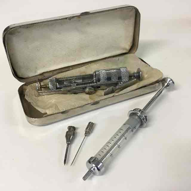 SYRINGE, Complete in Metal Box